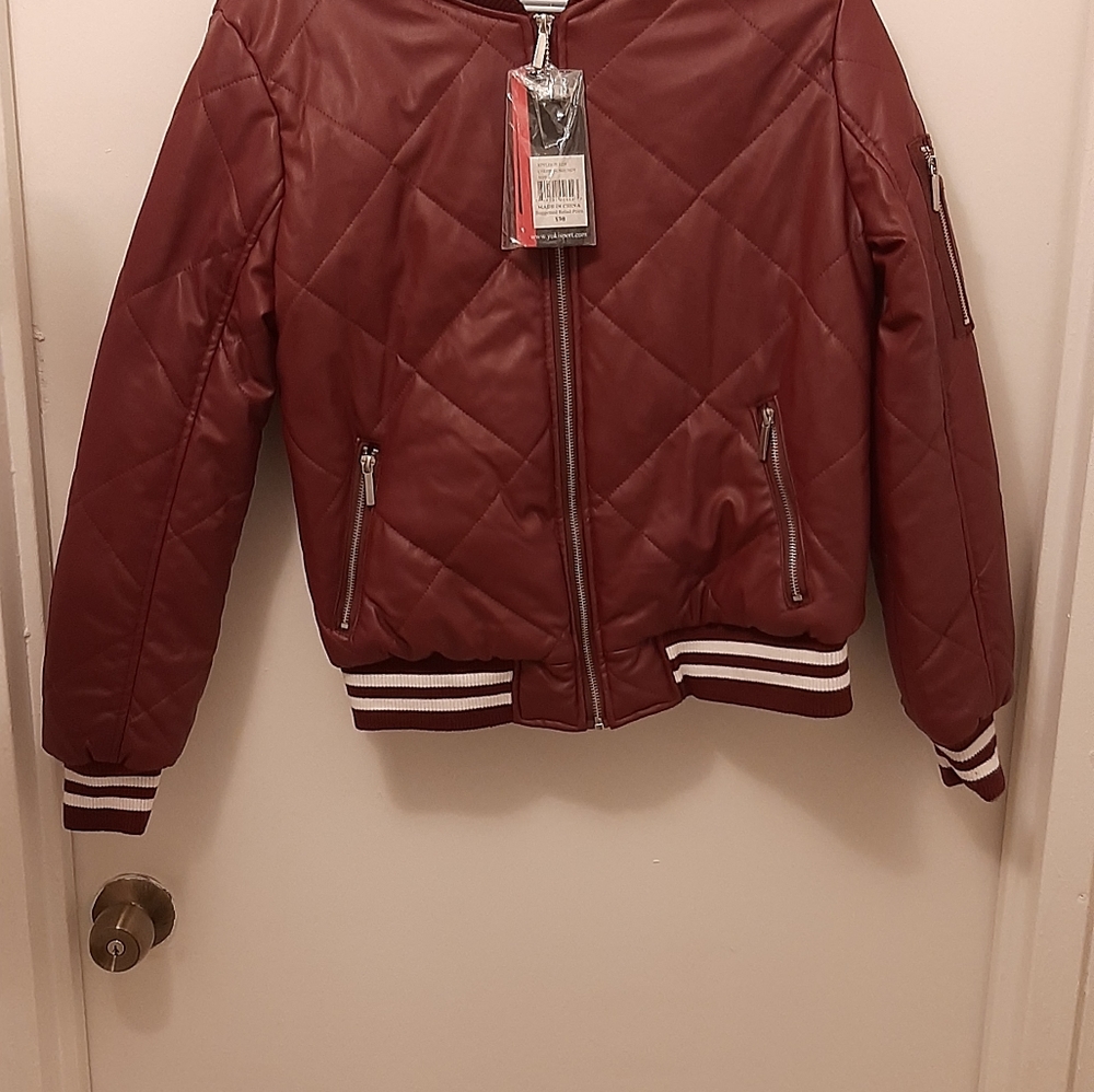 YOKI OUTERWEAR COLLCTION HOODIE JACKET. SZ::L FULL ZIPPED UP. AND 3 ZIPPERED PAC